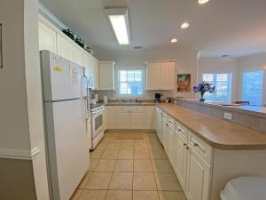 Magnolia Pointe Luster Leaf 4847-101