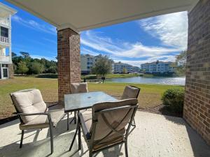 Magnolia Pointe Luster Leaf 4847-101