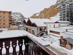 Appartement rénové au coeur de Val-dIsère - FR-1-518-25