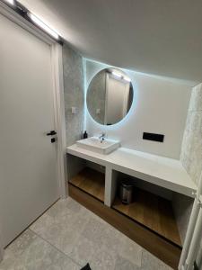 Проспект Свободи 47