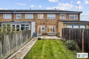 Borehamwood Stay with Free Parking!