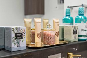 Family Suite in Boston with Pool Gym & Balcony - Perfect Stay