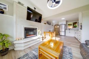 The Salty Hawk Hideaway - Chic Washington ADU