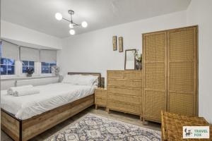 Borehamwood Stay with Free Parking!