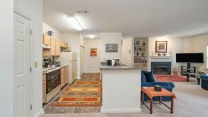 Cozy 1-BR apartment with a seasonal pool