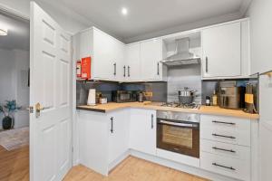 Cosy 3 Bed with Parking