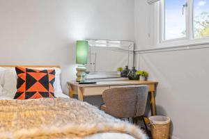 Cosy 3 Bed with Parking