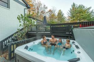 Expansive Deck Sleeps 16 Hot Tub Game Room