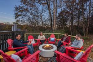 Expansive Deck Sleeps 16 Hot Tub Game Room