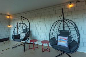 Expansive Deck Sleeps 16 Hot Tub Game Room