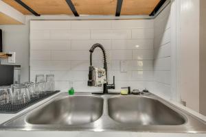 5 Mi to Dtwn ATL! Cutest Cottage in Venetian Hills