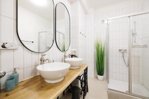 Operastreet Residences - Big Business Apartment