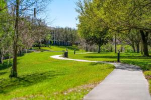 Family Paradise 3BR Resort Suite Close to Disney