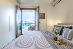 Casa Daneluzzi beachfront with terrace and garage