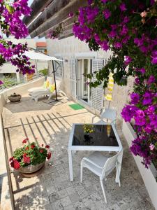 JASMINE DELUXE APARTMENT with super-king bed, large sun terrace and spectacular views