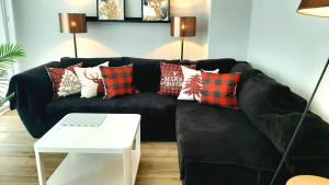 Gelbe Koffer - Design-Maisonette in Schiffweiler - 2 Etagen - Self-Check-in - 2 Parkplätze - WLAN - Balkon & Garten - ruhig - Nähe See & Wald - bis 7 Pers