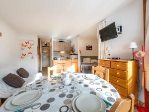 Studio sud skis aux pieds à Val-dIsère, animaux acceptés - FR-1-694-246