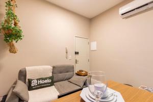 Moderno com ar ao lado do metro a 2min da praia