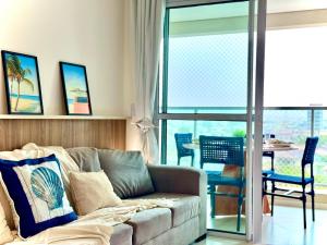 Apartamento em condomínio HOME CLUB, cozinha completa, PISCINA e JACUZZI aquecida, SAUNA, ACADEMIA, quadra de esportes playground infantil, salão de jogos a 40m da PRAIA e 15min do Beto Carreiro