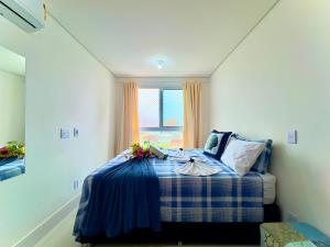 Apartamento em condomínio HOME CLUB, cozinha completa, PISCINA e JACUZZI aquecida, SAUNA, ACADEMIA, quadra de esportes playground infantil, salão de jogos a 40m da PRAIA e 15min do Beto Carreiro