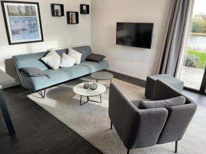 Ferienhaus 55 am Wasser Olburgen - perfekt für Familien - mit Freibad, Sauna, Restaurant und Spielplatz