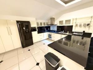 Newly Renovated - 2 Bedroom - Private Pool Villa, Pattaya City Centre