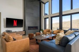 Whiskey Hill Luxury Retreat with Resort Amenities