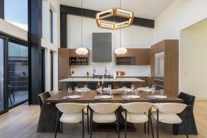 Whiskey Hill Luxury Retreat with Resort Amenities