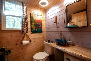 The Peach Perch - Ridgetop Tiny Home, and 20 Minutes to Asheville!