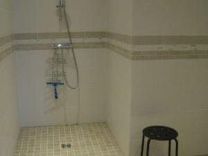 Gîte Contemporain en Écovillage avec Grande Terrasse et Proximité Attractions, 3 Chambres, PMR - FR-1-584-123