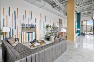 Chic Studio, Gym Access, Steps to Regions Field) for field