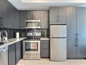 Chic Studio, Gym Access, Steps to Regions Field) for field