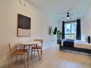 Chic Studio, Gym Access, Steps to Regions Field) for field