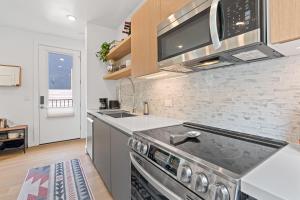 Modern and Cozy 3-Bedroom home in South Austin with private yard and close to Downtown