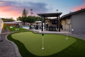 5 BR with Heated Pool, Fire Pit, BIG Backyard in Paradise Valley