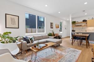 Modern and Cozy 3-Bedroom home in South Austin with private yard and close to Downtown