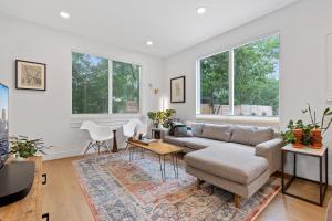 Modern and Cozy 3-Bedroom home in South Austin with private yard and close to Downtown