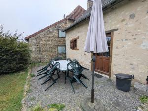 Maison de Caractère Rénovée avec Jardin, Terrasse, et Proche du Château Guillaume - FR-1-591-131