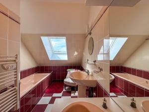 Villa avec Piscine Intérieure, Billard et Tennis, proche Zoo de Beauval et Châteaux de la Loire - FR-1-591-225