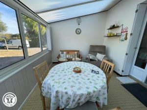 Maison rénovée avec grand jardin, proche des Sables-dOlonne, 4 chambres, terrasse et Wifi - FR-1-426-187