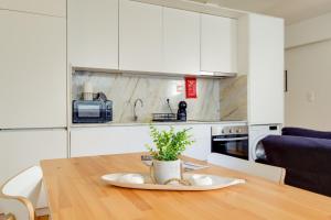 1-Bedroom Apartment with Terrace next to Bonfim Metro Station