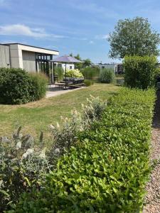 Ferienhaus 55 am Wasser Olburgen - perfekt für Familien - mit Freibad, Sauna, Restaurant und Spielplatz