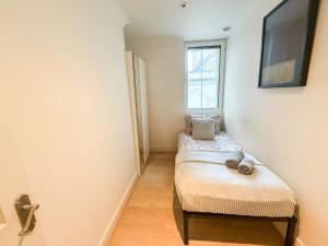 Disc Monthly Rate - 2BDR flat wlith AC in Embankment near Charing Cross, Trafalgar Square, London Eye, Big Ben