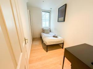 Promo Rate - 2BDR flat with AC in Embankment near Charing Cross, Trafalgar Square, London Eye, Big Ben