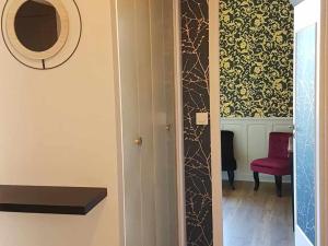 Chambre Royale au Château de la Rose avec Parking Privé - FR-1-591-766