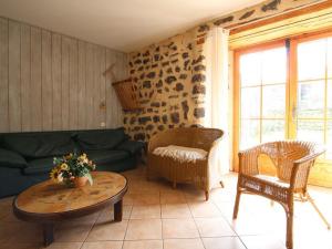 Gîte à la ferme à Saint-Christophe-sur-Dolaison avec terrasse et chambres privatives - FR-1-582-284