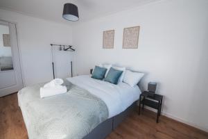 Modern 3BR Flat with Parking