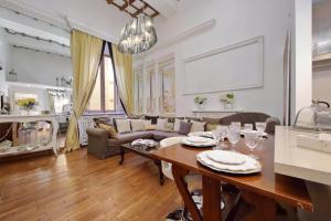 Luxury Navona apartments by Flatinrome