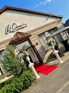 Le Charme Hostel