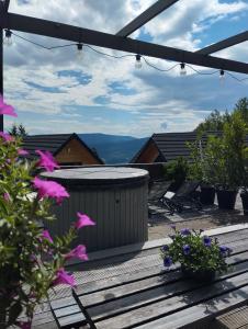 Słoneczny Chełm - Apartamenty w górach, Prywatna sauna jacuzzi balia w cenie, Spa, Grill, Stok narciarski Myślenice, Ścieżki rowerowe, Rzeka Raba, Widok na Tatry